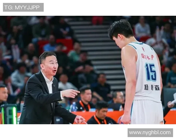 杨瀚森：向男篮前辈们学习提升自我篮球技艺与团队精神