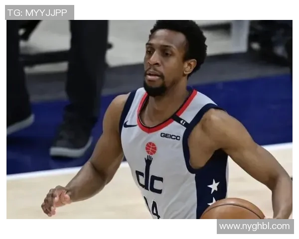 老鹰队与身高1米83后卫迪文史密斯签订新协议