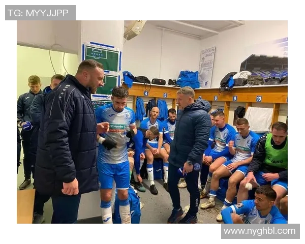 望无大碍！托马斯眼角出血 提前返回更衣室