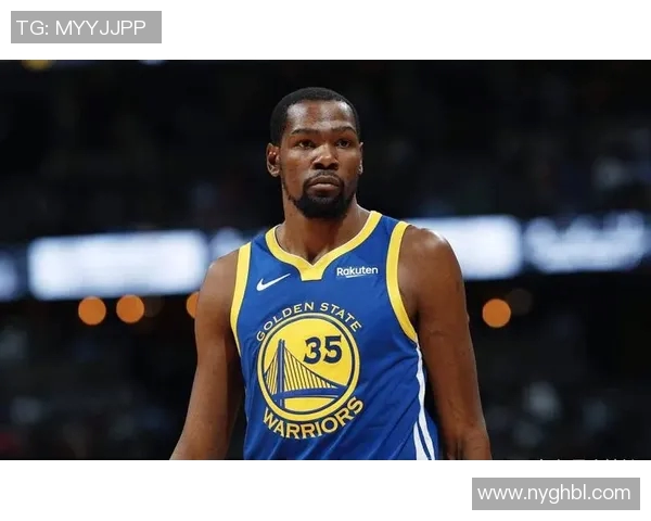 追梦格林与杜兰特冰释前嫌，在今日火箭对阵勇士中圈跳球前主动击掌拥抱，两人关系迎来转机